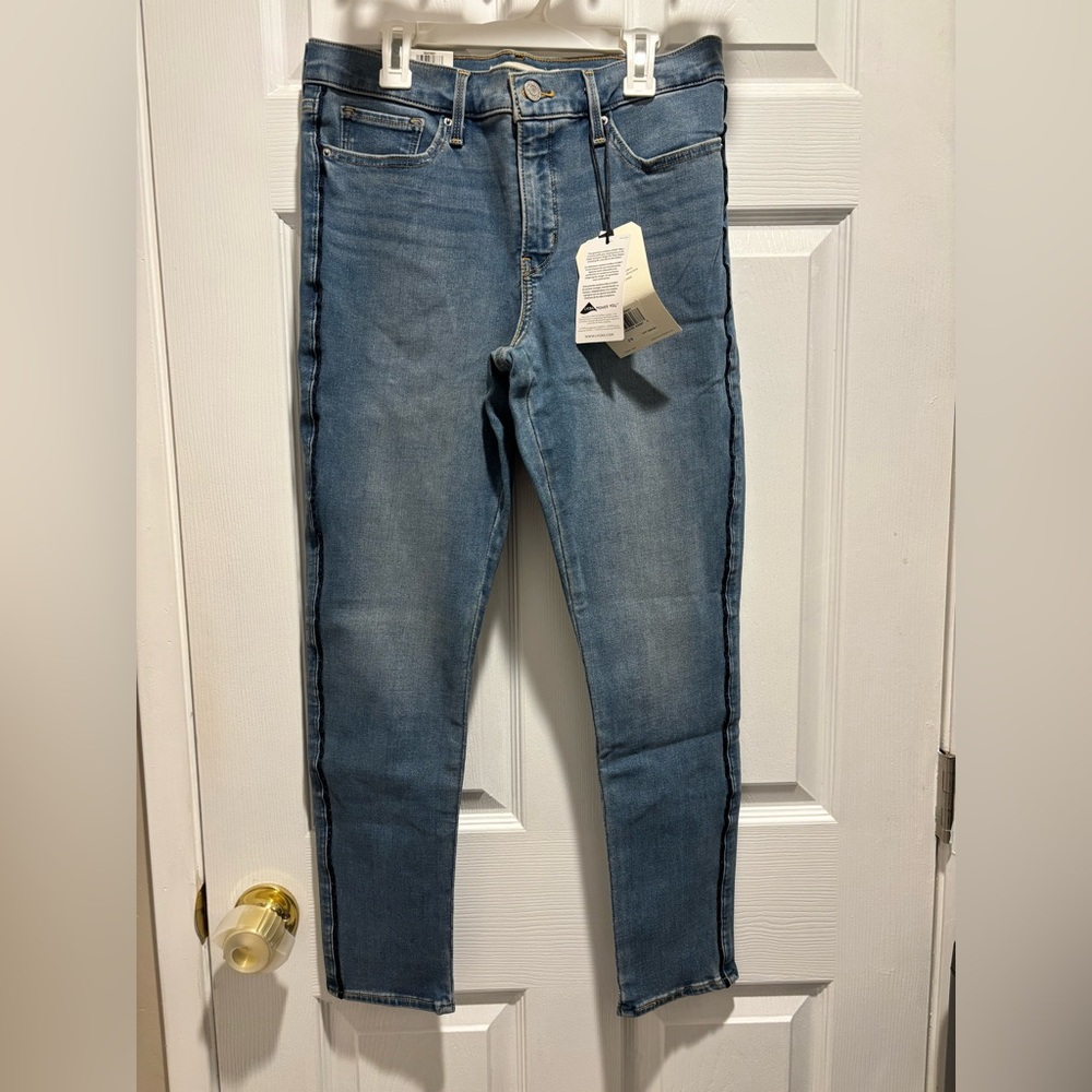 Levi’s 311 Shaping Skinny Ankle Jeans